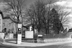 40. Litfaßsäule mit Uhr  und Werbung
