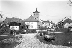 Nr.-217-Sitzbaenke-neben-Feuerwehrhaus