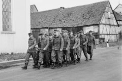 Nr.-333-Bundeswehrsoldaten-an-der-evang.-Kirche